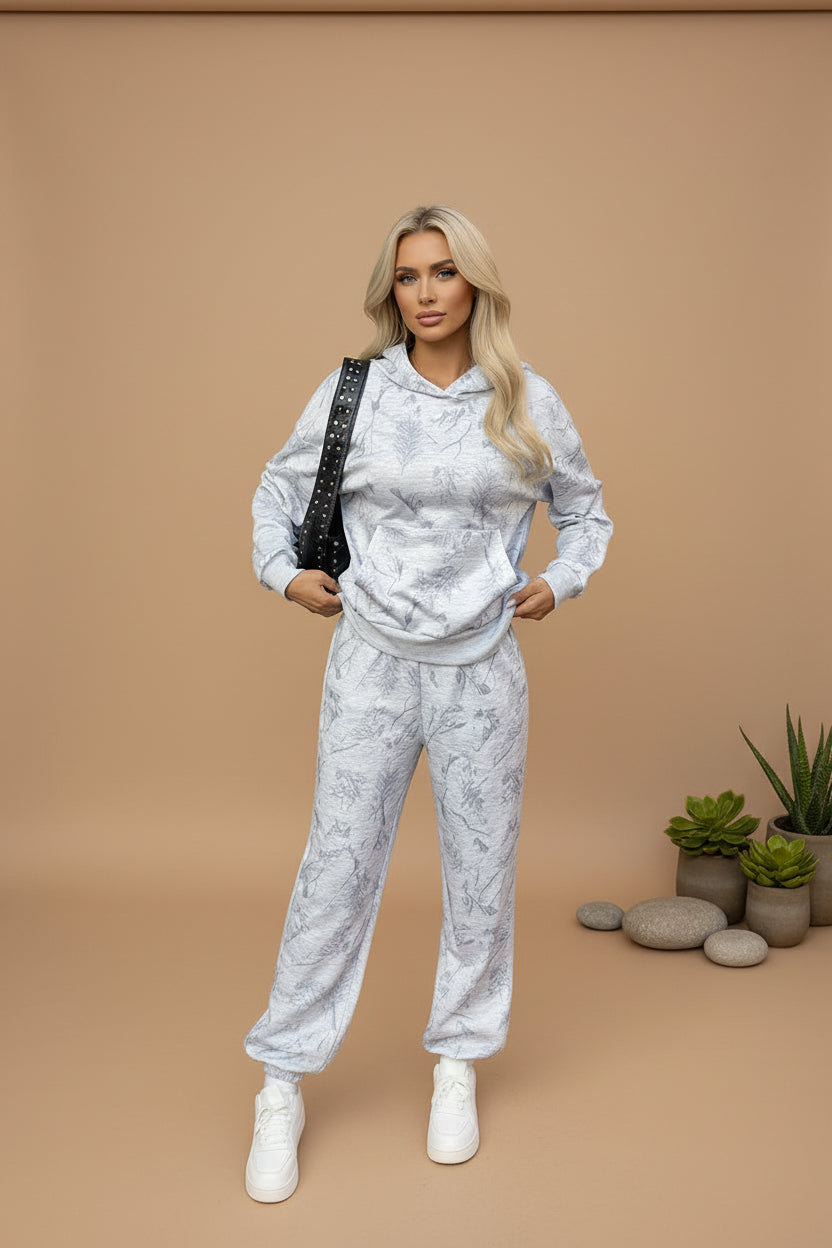 long sleeved hoodie and pants two-piece tracksuit set